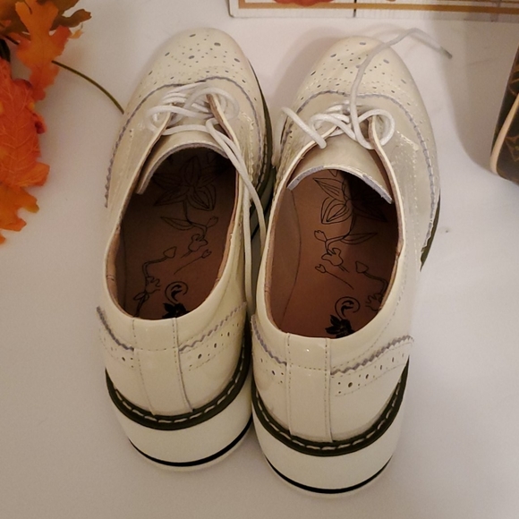 Shoes - Picture 2 of 3